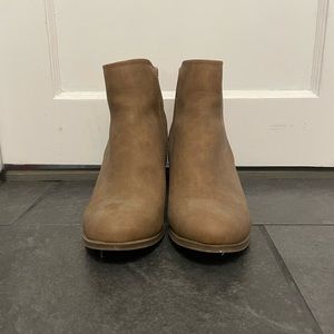 Size 10 heeled tan ankle boots